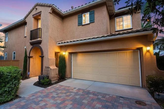 9923 Fieldthorn St, San Diego